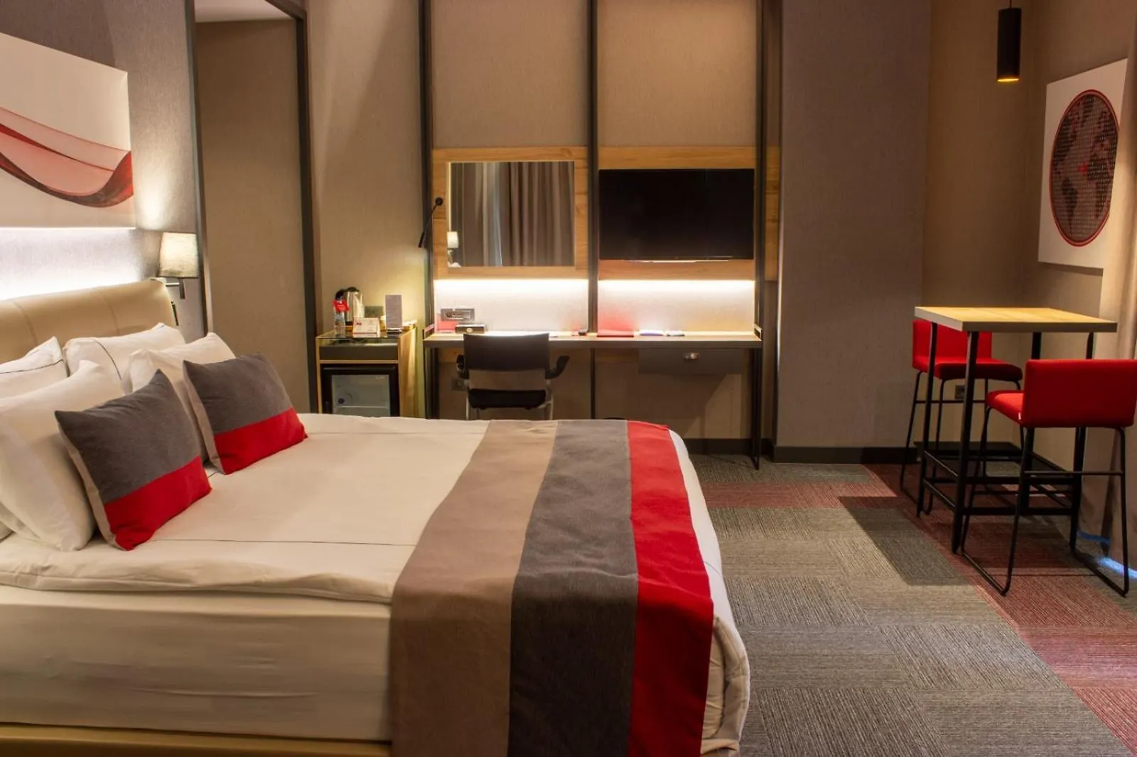 Hotel Ramada By Wyndham Tire 5*,