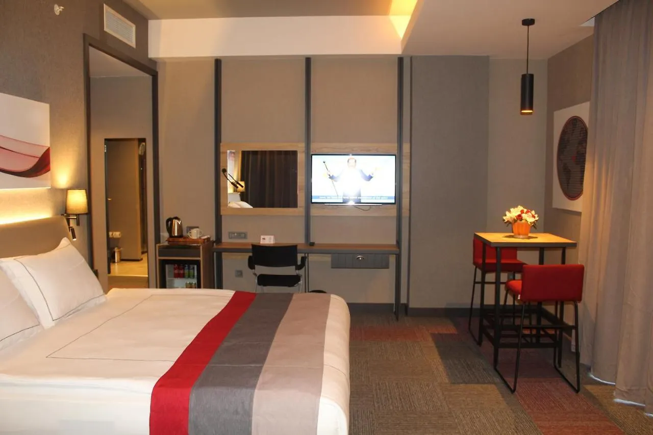 Hotel Ramada By Wyndham Tire 5*,