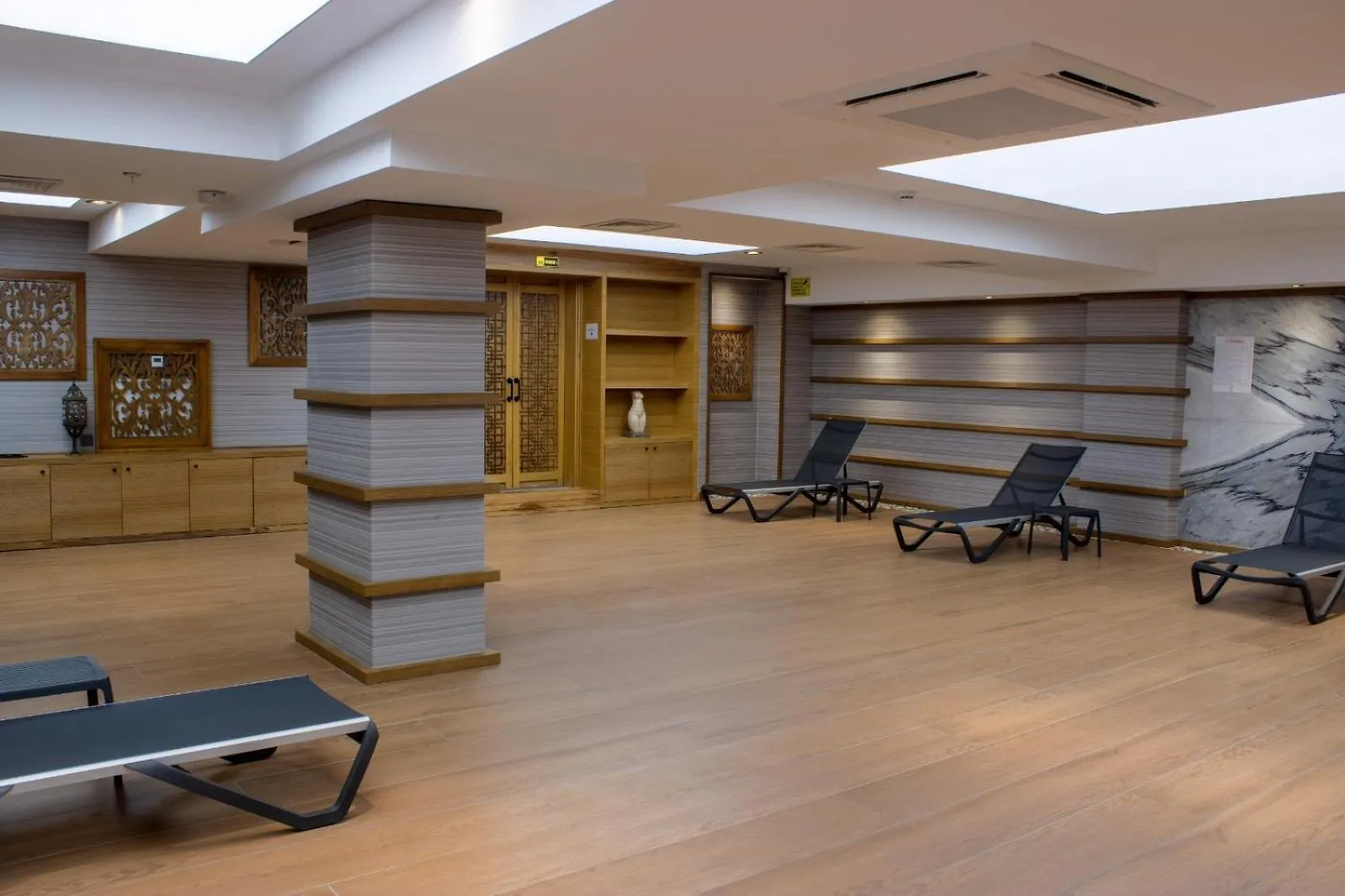 Ramada By Wyndham Tire Hotel