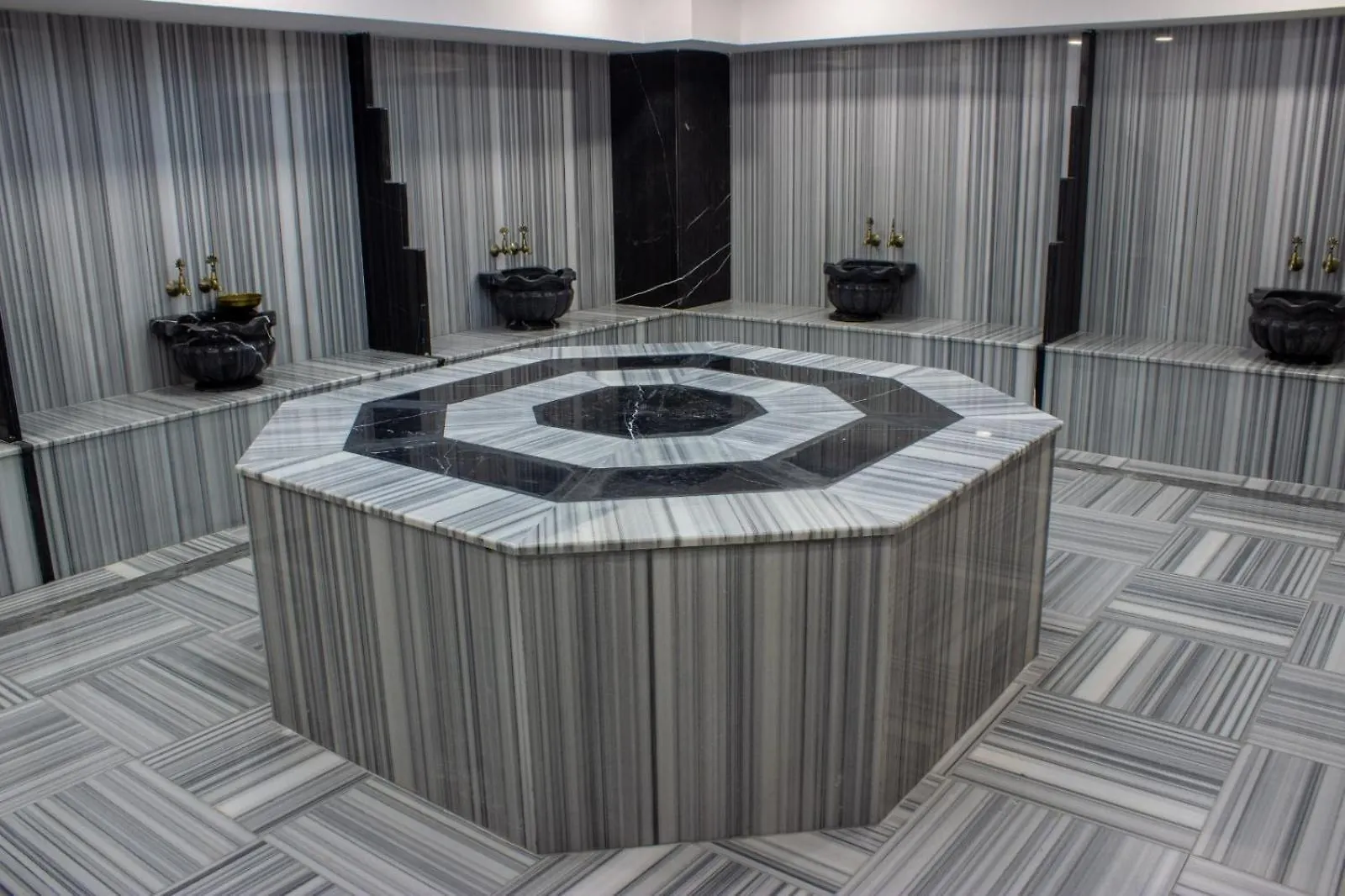 Ramada By Wyndham Tire Hotel