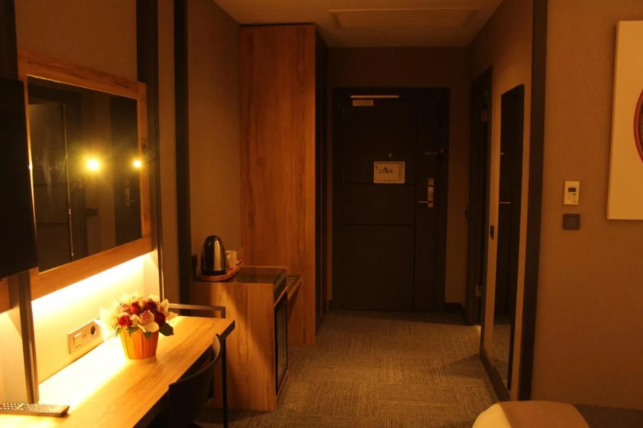 Ramada By Wyndham Tire Hotel 5*,